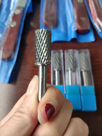 Carburo dental Burs rotatorio de la forma del cilindro de los accesorios del equipo de laboratorio del acero de tungsteno